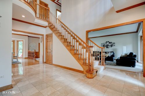 1547 Pine Lake Dr, Naperville IL  60564-9791 exterior