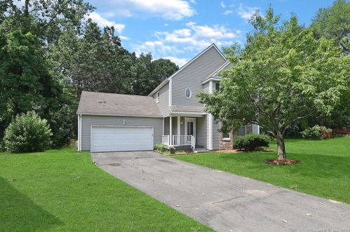 32 Chapin St, Wapping, CT 06074-1380