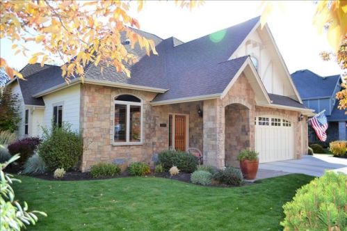 19429 Golden Meadow Loop, Bend, OR 97702-3903
