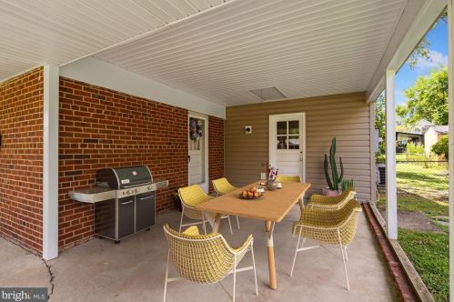 7407 Gresham St, Springfield, VA 22151-2910