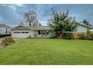 5062 Naef Rd, Portland OR  97267-5619 exterior