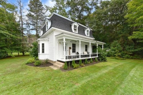 9 Wells Ave, East Hampton, CT 06424-1017