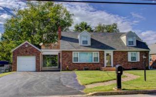 2279 Sunset Ln, York, PA 17408-4334