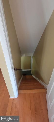 7050 Leewood Forest Dr, Springfield VA  22151-3927 exterior