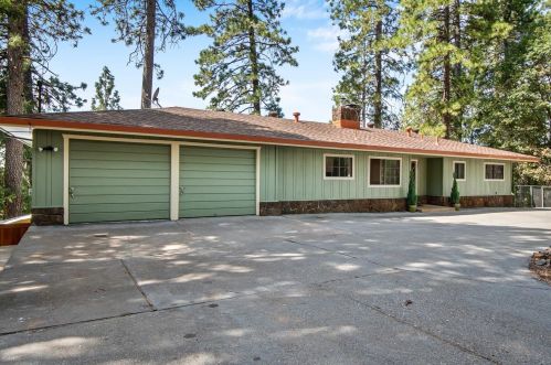 207 Catherine Ln, Grass Valley, CA 95945-5801