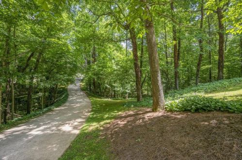 625 Coolsprings Ct, Holly Springs, GA 30188-6021