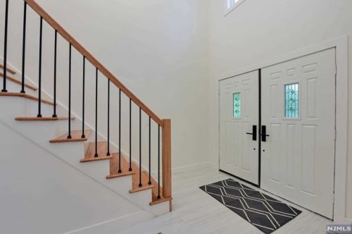 16 Bellgrove Dr, Mahwah, NJ 07430-2245