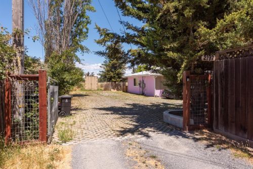 2197 Gravenstein Hwy, Sebastopol, CA 95472-4856