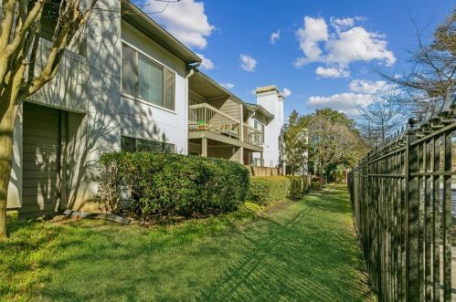 33 Finch Trl, Atlanta GA  30308-2418 exterior