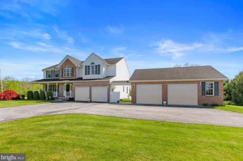 2472 Croll School Rd, York, PA 17403-9670