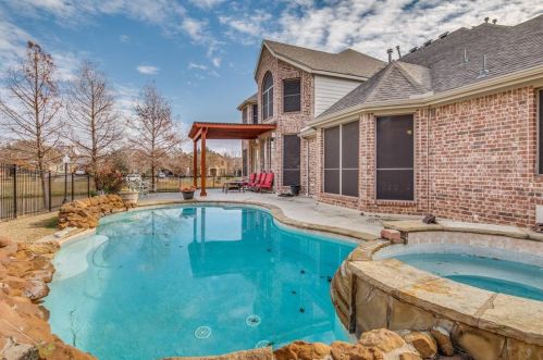 8109 Mountain Spring Dr, Fort Worth TX  76180-0204 exterior