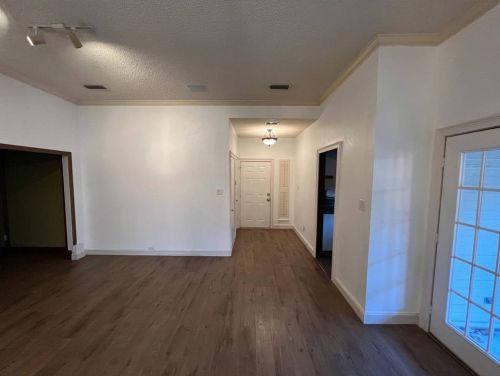 2810 Country Villa Cir, Carrollton TX  75006-4777 exterior