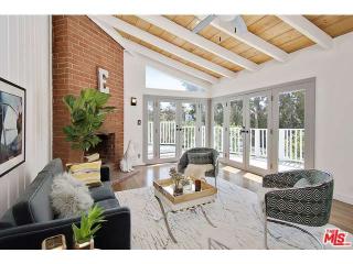 6201 Glen Oak St, Los Angeles, CA 90068-2318