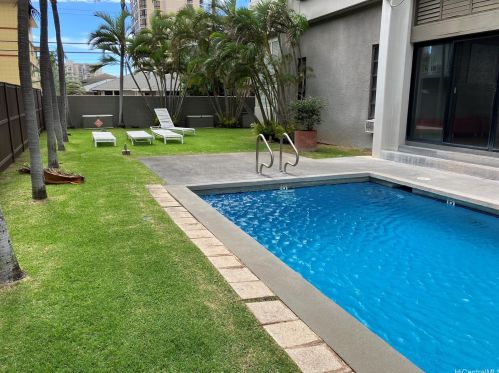 2100 Date St, Honolulu HI  96826-4033 exterior