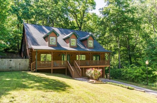 9335 Cain Cir, Gainesville, GA 30506-4095