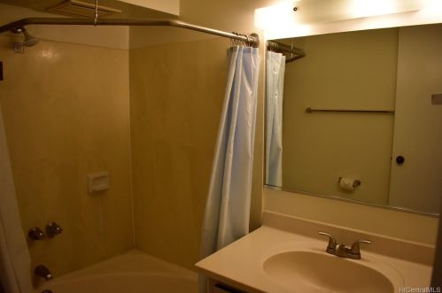 445 Seaside Ave, Honolulu HI  96815-2640 exterior