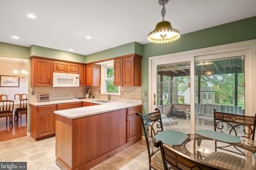 1046 Devonshire Rd, Lancaster PA  17601-1609 exterior