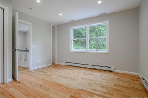 31 Laurel Trl, Sandy Hook CT  06482-1243 exterior
