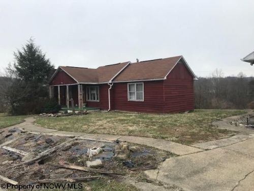 140 Long St, Enterprise, WV 26568-7227