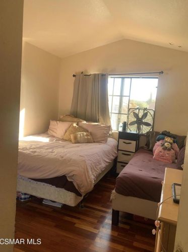 2429 Rdg Vw Ct, Simi Valley CA 93065-1923 exterior