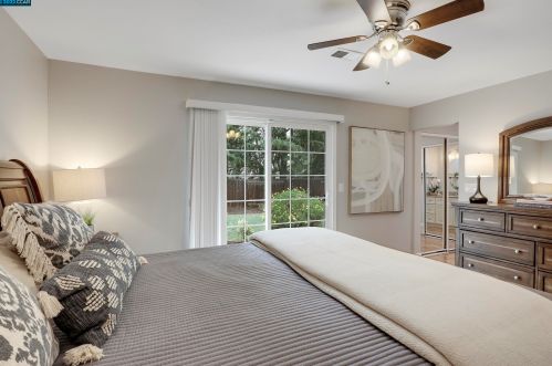 1833 Leo Ln, Concord CA  94521-2348 exterior