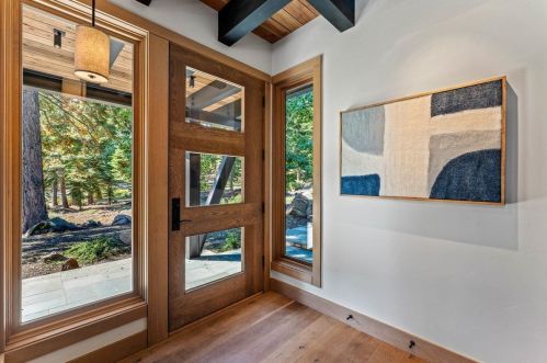 8370 Valhalla Dr, Truckee CA  96161-4296 exterior
