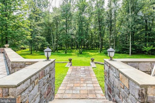 170 Brooks Bnd, Princeton NJ  08540-7545 exterior