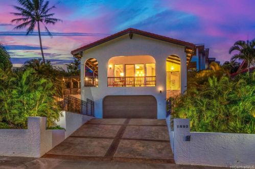 1893 Alaweo St, Honolulu, HI 96821-1343