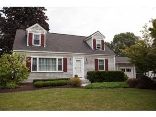 91 Horne St, Dover, NH 03820-2626