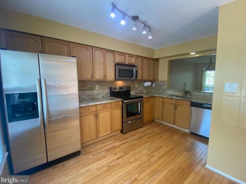 7303 Stream Way, Springfield VA  22152-3653 exterior