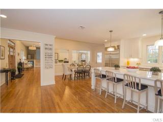 325 Shetland Rd, Fairfield, CT 06824-7144