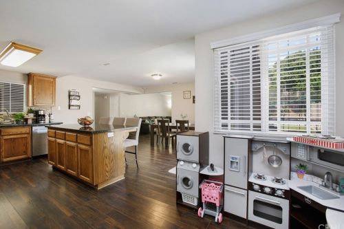 5543 Wentworth Dr, Riverside CA  92505-3151 exterior