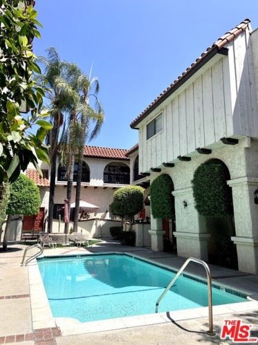 300 Isabel St, Glendale CA  91206-3615 exterior