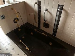 6621 Jackson St, Philadelphia PA  19145-3833 exterior