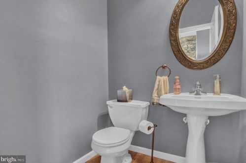 1443 Farm Cross Way, York PA  17408-8537 exterior