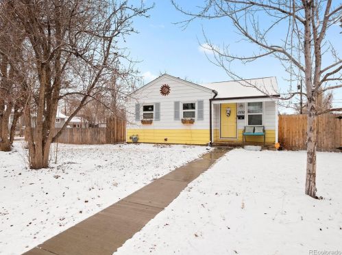 1332 Valentia St, Denver, CO 80220-3421