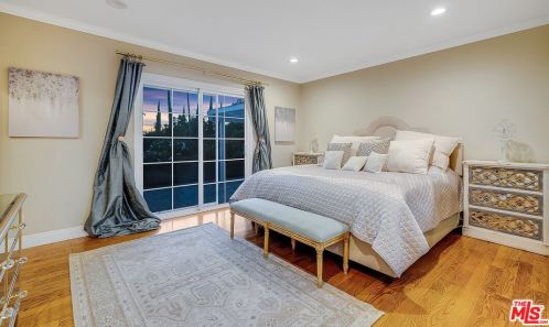 4915 Glencove Ave, Glendale CA 91214-1610 exterior