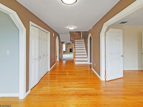 58 Woodschurch Rd, Flemington, NJ 08822-7028