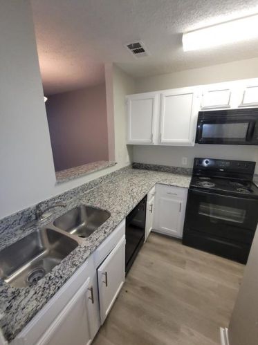 3922 Leeds Ct, Garland TX  75043-3270 exterior