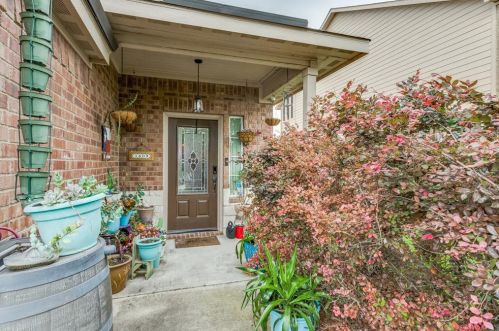 1609 Breanna Ln, Uhland TX  78640-9337 exterior