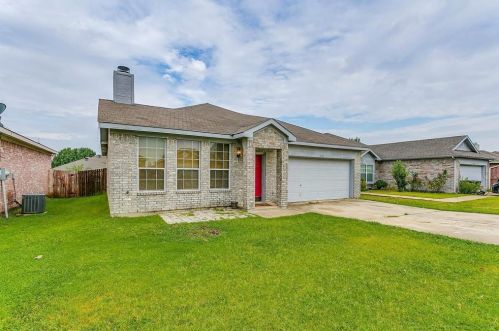 6329 Bay Lake Dr, Fort Worth, TX 76179-4186