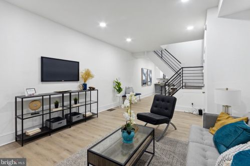 6202 Callowhill St, Philadelphia, PA 19151-4102