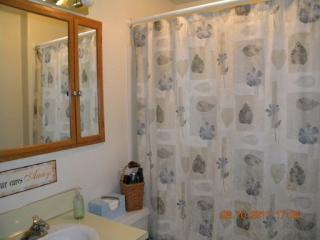 1080 Kalmia St, Junction City OR  97448-1950 exterior