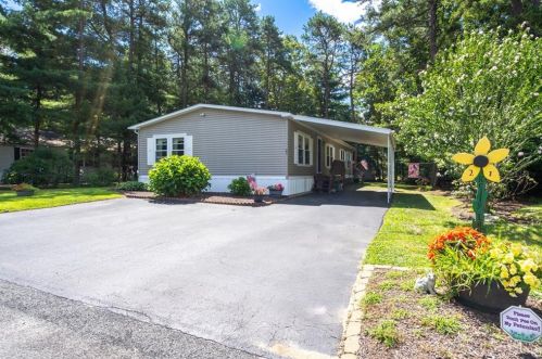 21 Kelly Ln, Coventry, RI 02816-4026
