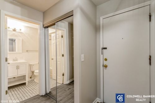 5730 Concord Ln, Willowbrook, IL 60514-1677