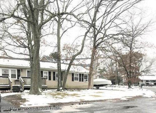 623 Oakwood Dr, Lacey, NJ 08731-4909