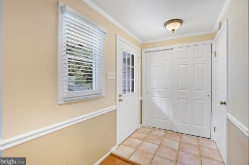 1512 Poplar Grove Dr, Herndon, VA 20194-1729