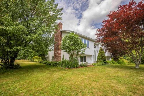 3 Newhouse Dr, Derry, NH 03038-5502