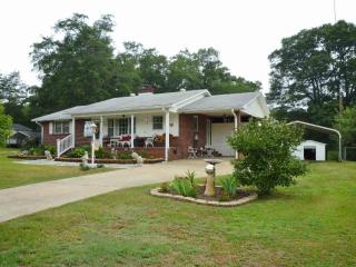 26 Parker St, Williamston, SC 29697-2128