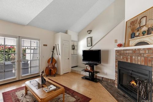 918 Arrow Hwy, Upland, CA 91786-4561